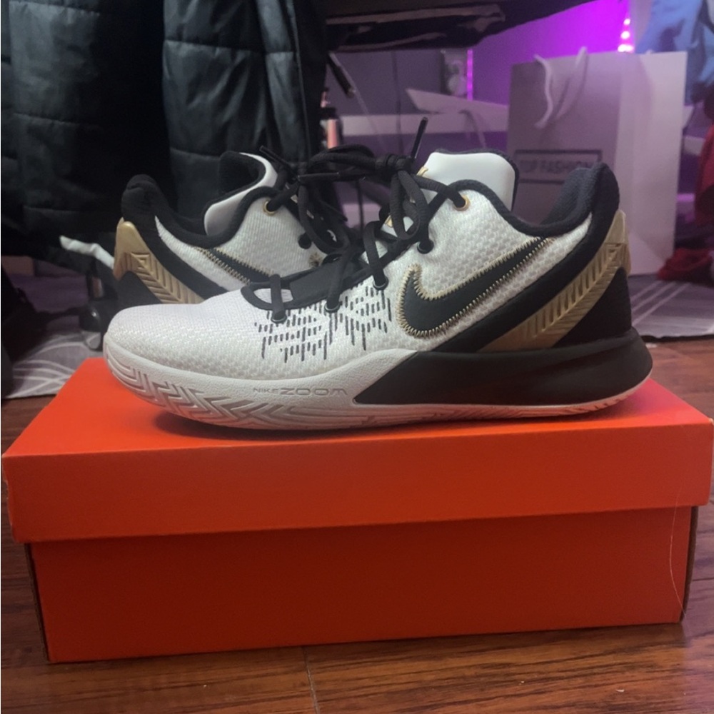 Nike Kyrie Flytrap 2 - image 3